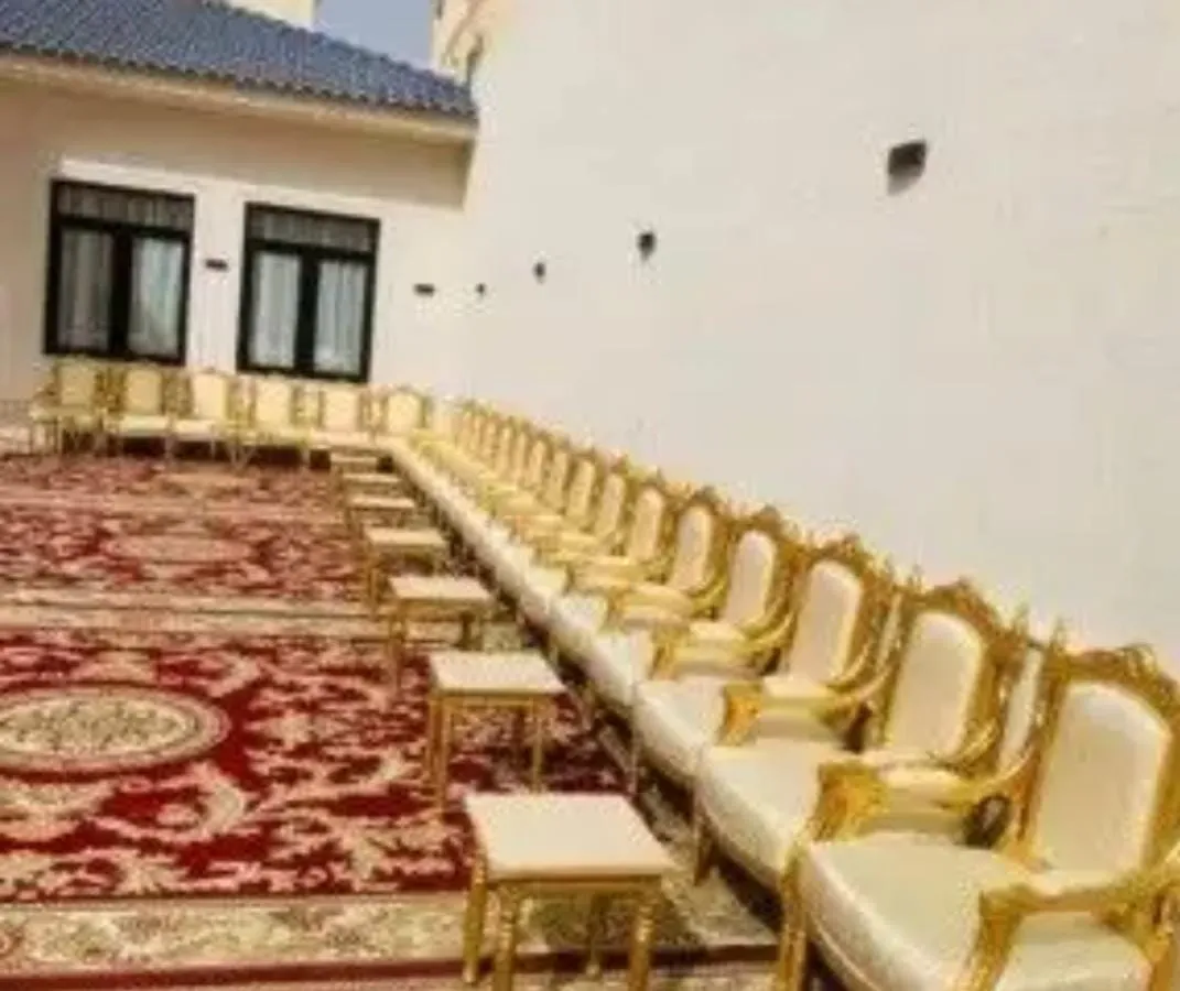 هل تشمل الخدمة القهوة والأدوات؟